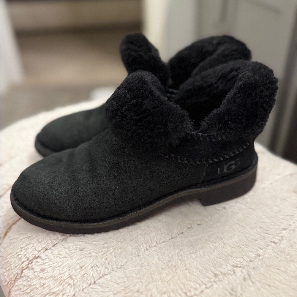 Ugg ankle bootie